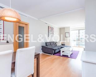 Sala d'estar de Apartament de lloguer en  Madrid Capital amb Aire condicionat i Piscina