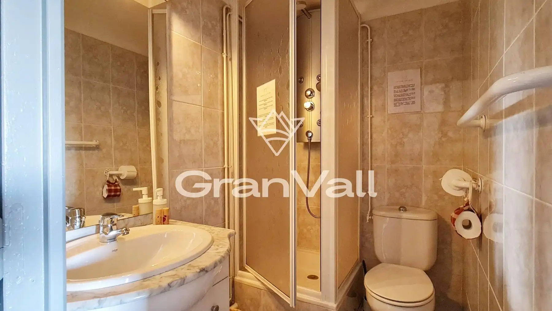 Baño de Edificio en venta en Latour - de - Carol