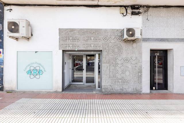 Local comercial en Venta en Avenida Albufera, 236 en Palomeras Sureste