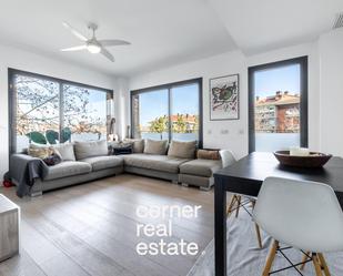 Living room of Flat for sale in Sant Cugat del Vallès  with Air Conditioner, Heating and Private garden