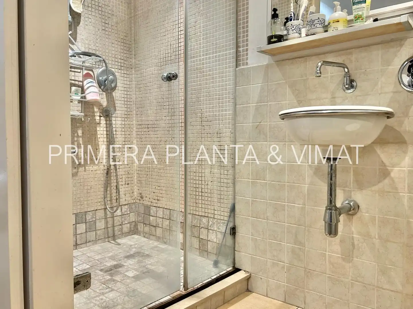 Badezimmer von Maisonette zum Verkauf in Mataró mit Terrasse