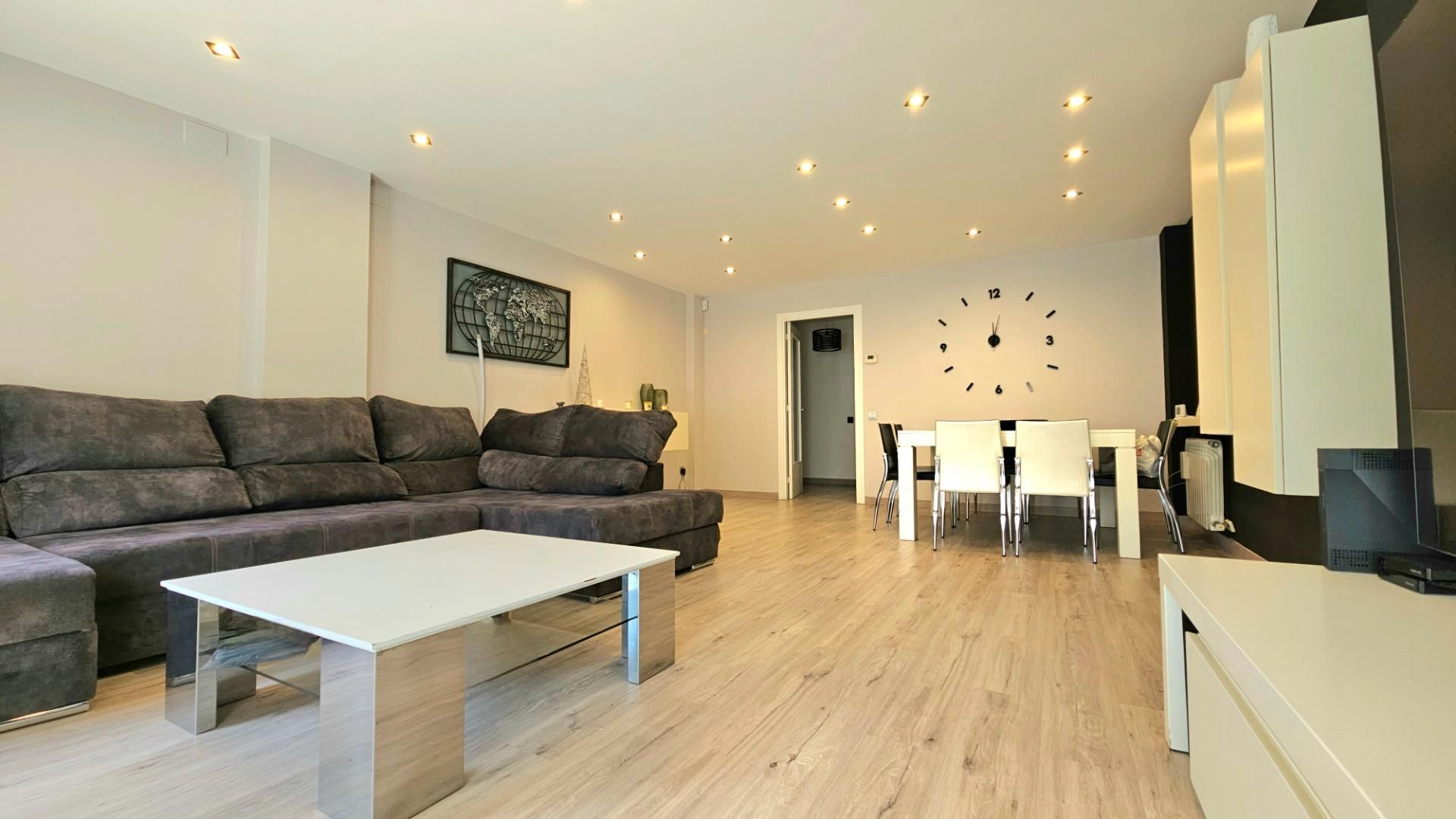 Sala d'estar de Casa adosada en venda en Sant Andreu de la Barca amb Calefacció, Terrassa i Traster