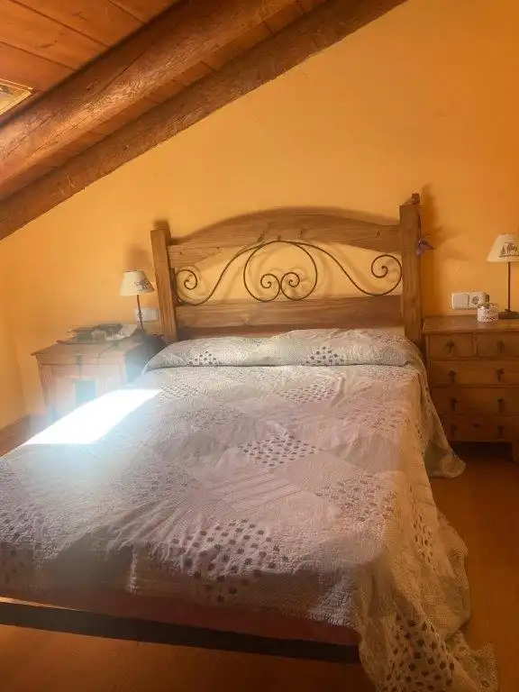 Dormitori de Casa o xalet en venda en El Pont de Suert amb Calefacció, Jardí privat i Parquet