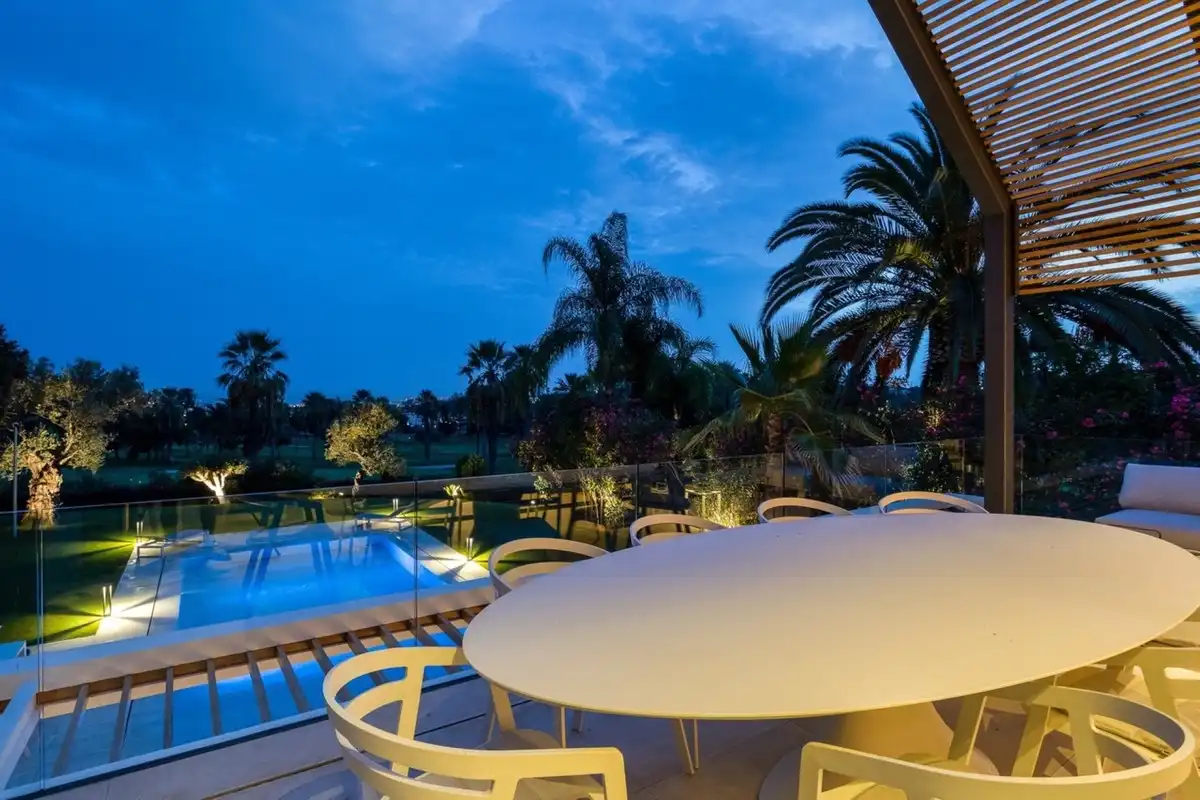 Chalet con piscina en venta en Calle Sirio, imagen 4