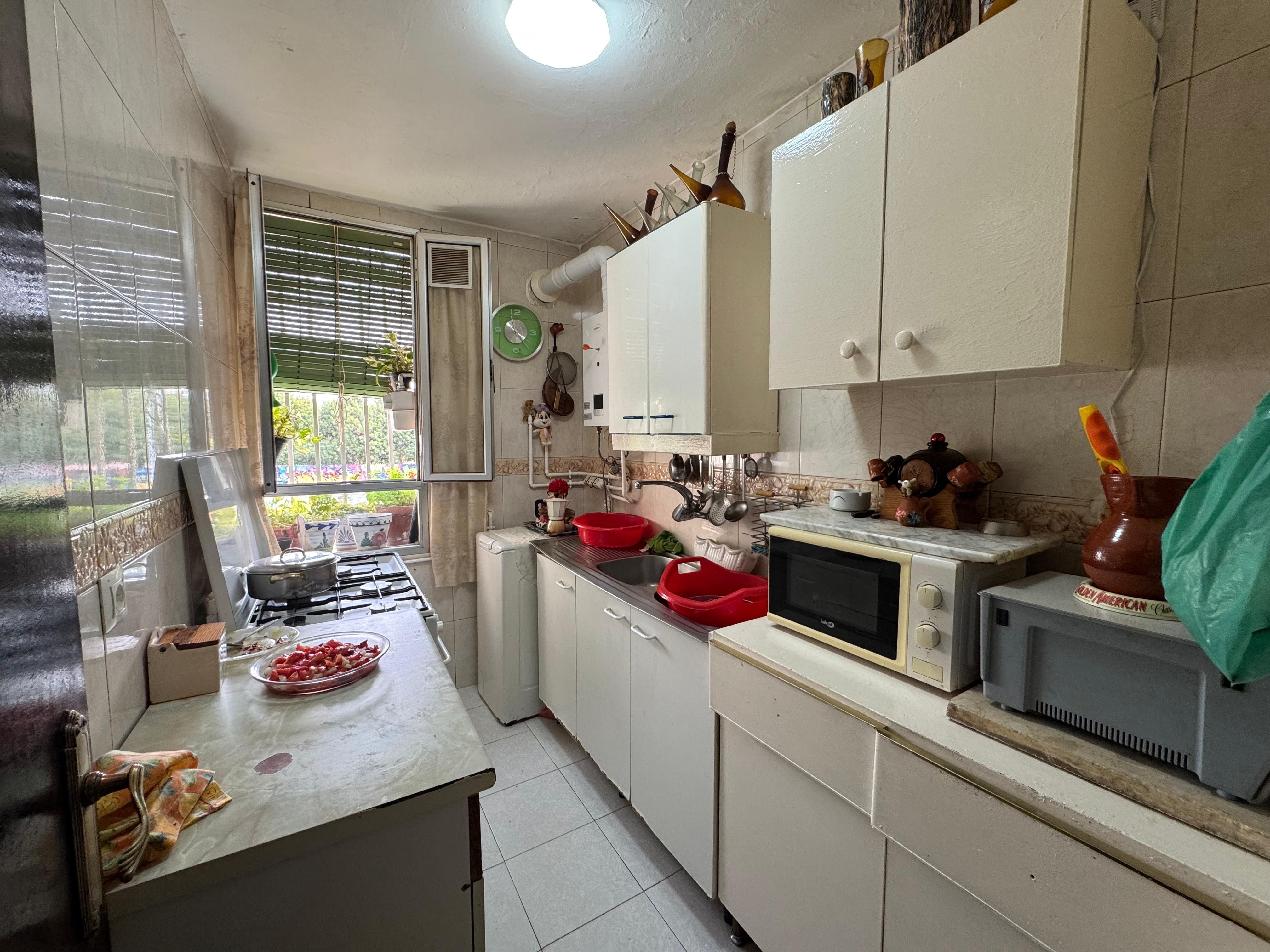 Kitchen of Flat for sale in  Sevilla Capital