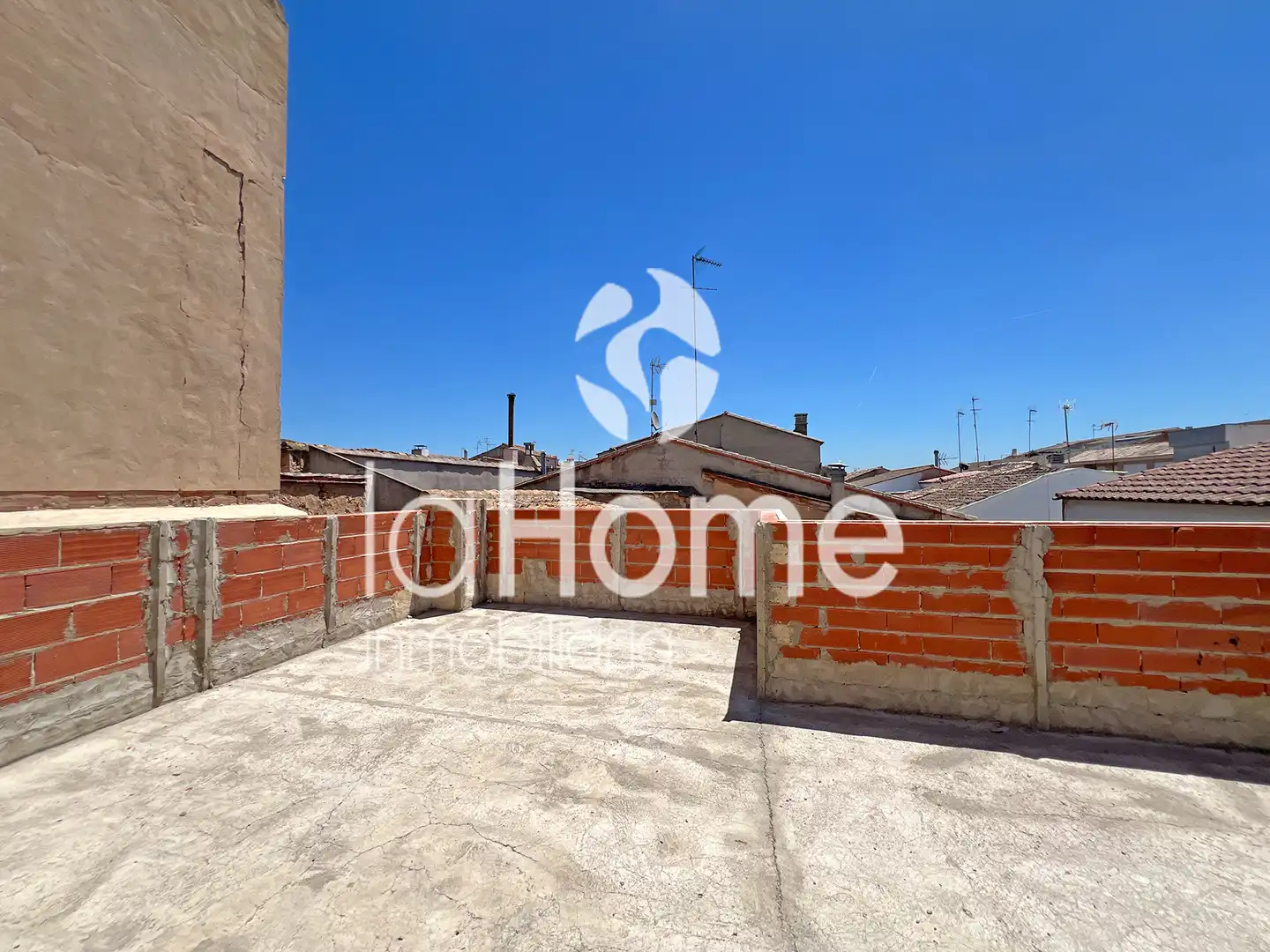 Exterior view of Houses for sale in La Pobla de Vallbona  with Terrace, Storage room and Balcony