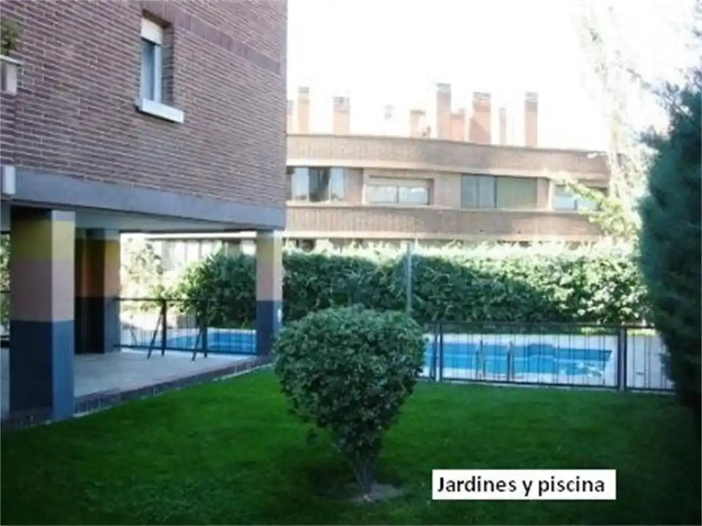 Piscina de Pis en venda en Pozuelo de Alarcón amb Aire condicionat