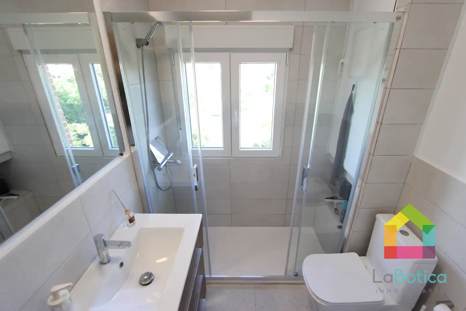 Baño de Piso en venta en Olías del Rey con Aire acondicionado, Calefacción y Terraza