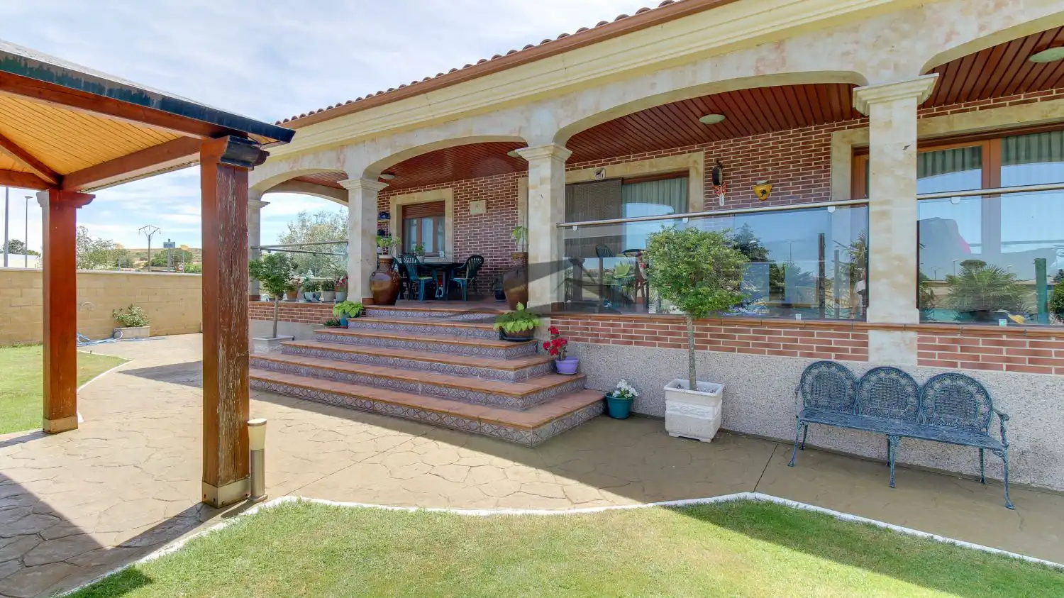 Detached house with pool for sale in Puente romano, imagen 3