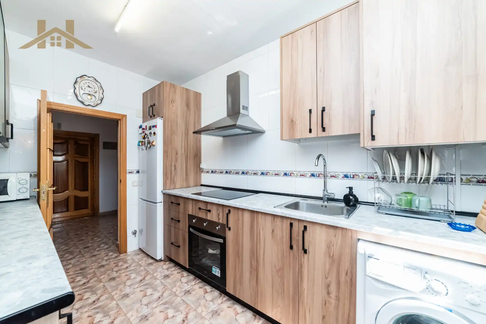 Cocina de Casa adosada en venta en Villa del Prado con Aire acondicionado, Jardín privado y Piscina