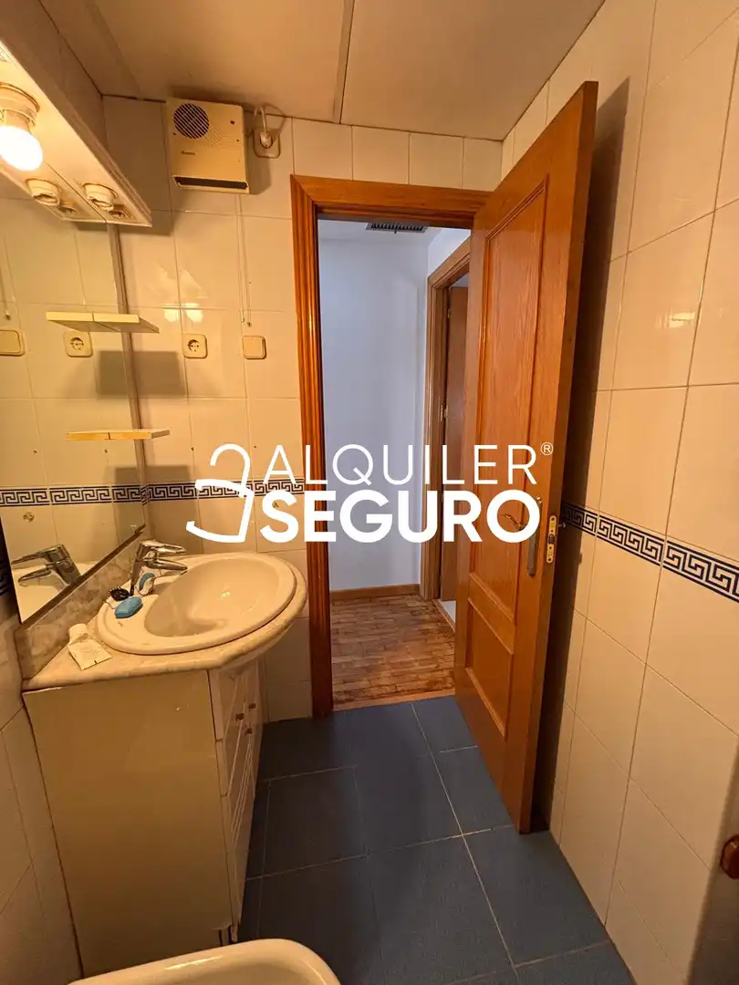 Bedroom of Flat for rent in Madrid  with Air Conditioner and Heating