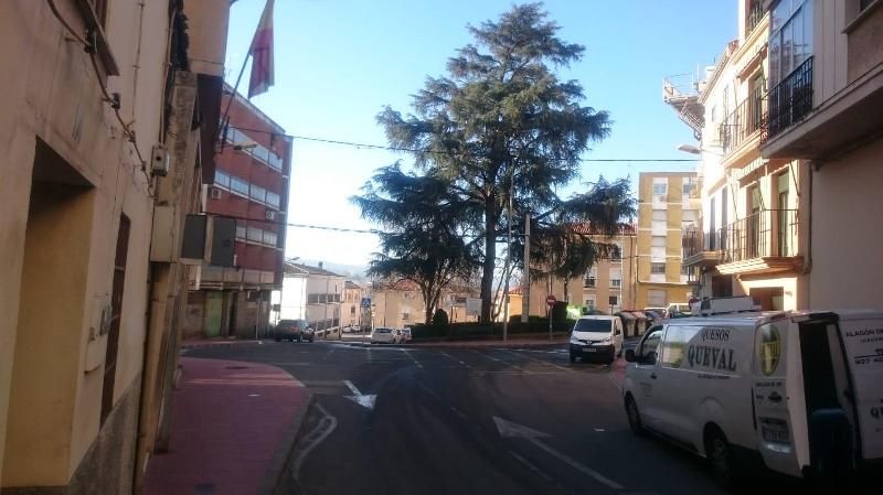 Vista exterior de Casa adosada en venda en Plasencia amb Jardí privat