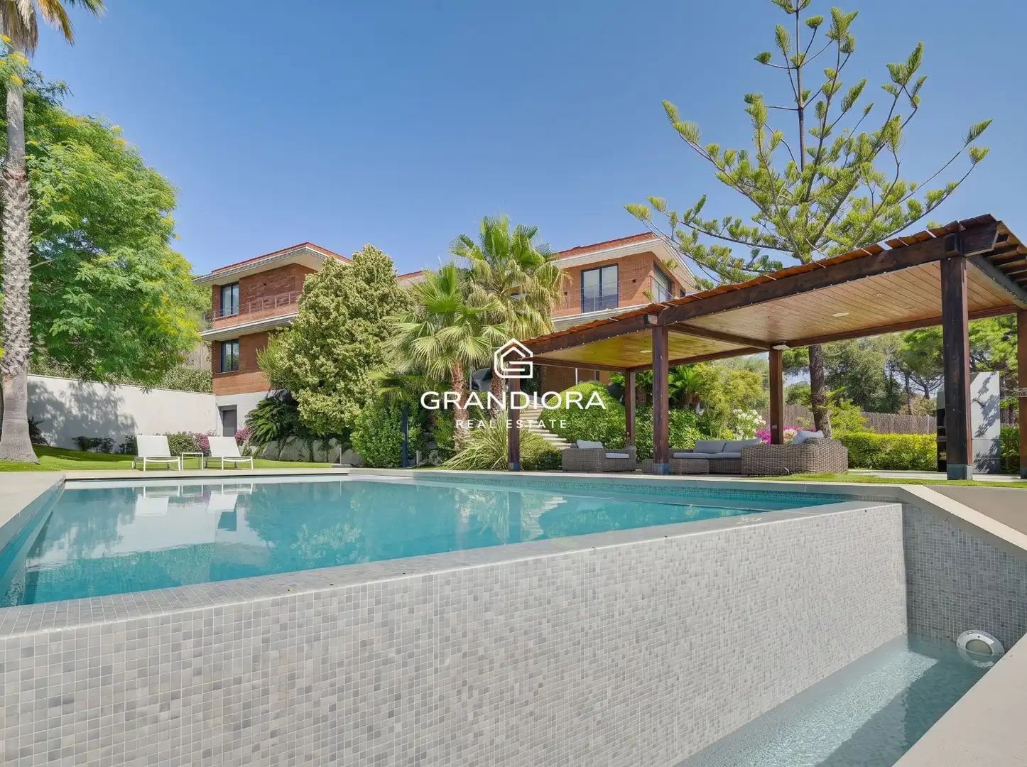 Detached house with pool for sale in Calle de Sant Mateu