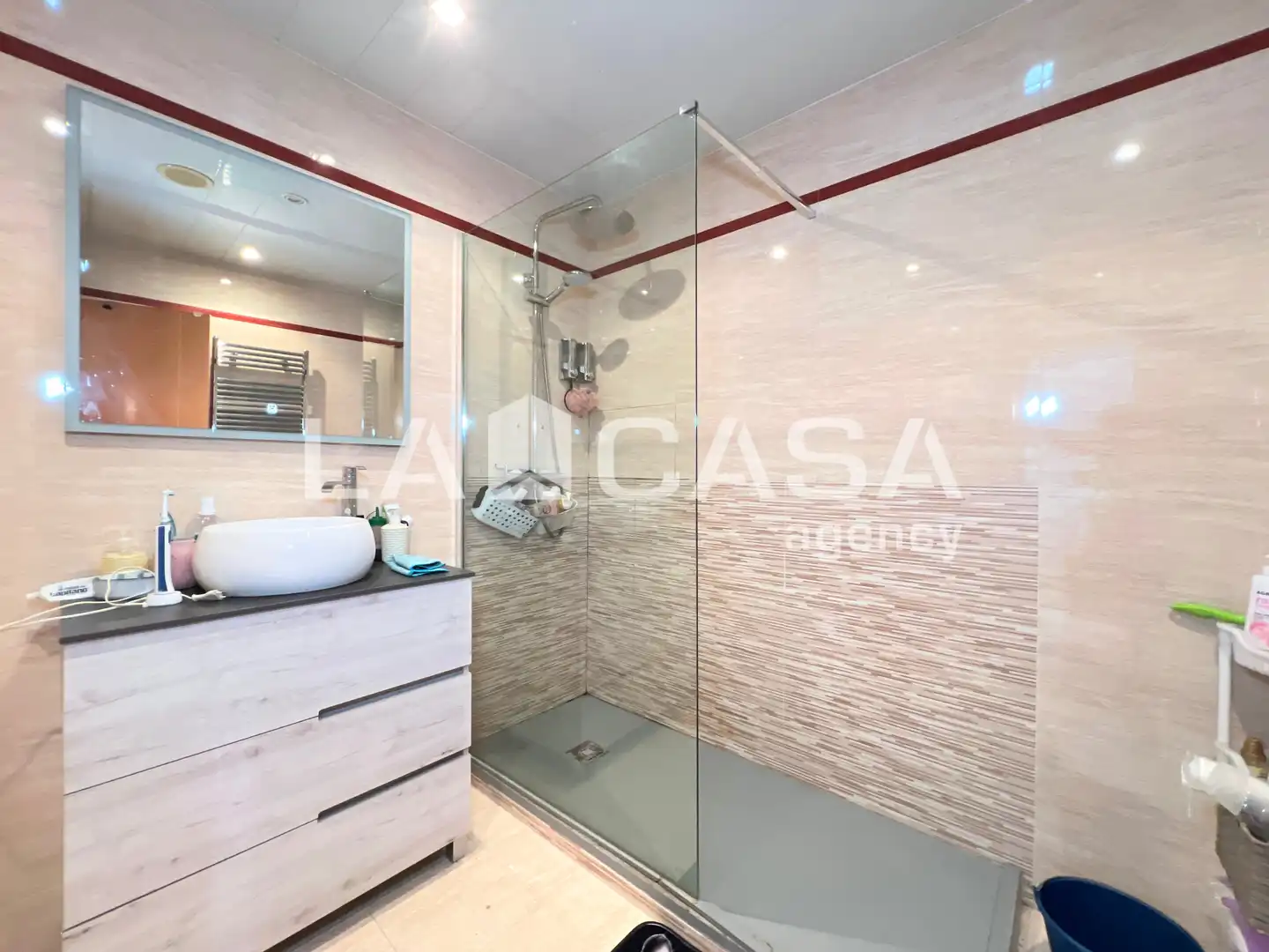 Baño de Piso en venta en Badalona con Calefacción y Balcón