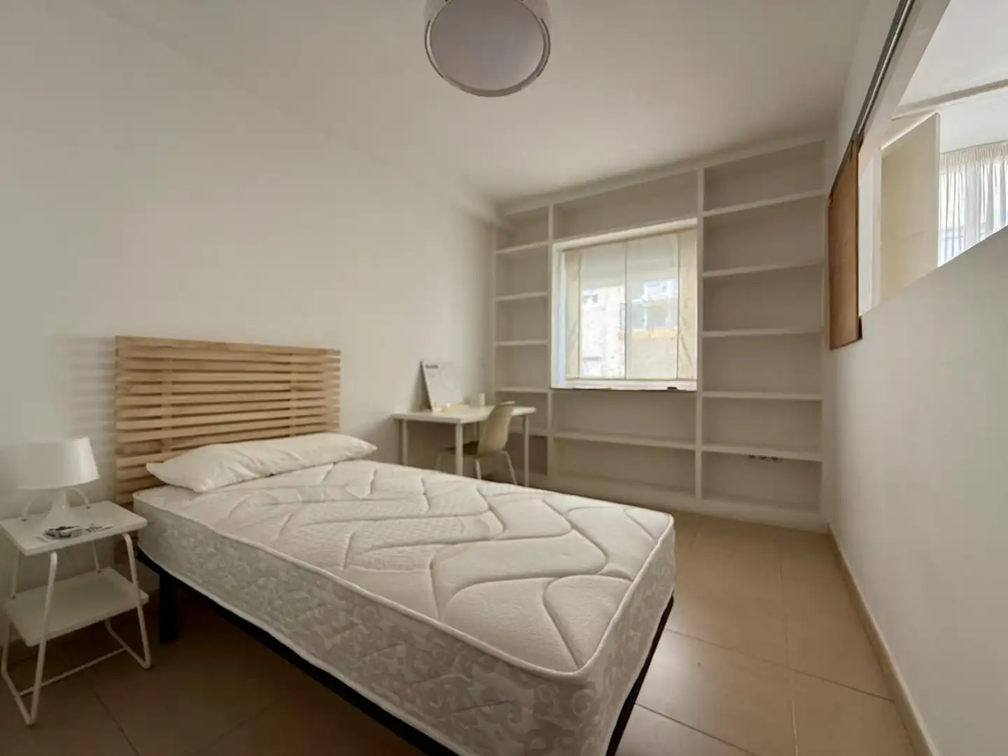 Flat for rent in Calle de Fernán Sánchez de Tovar, Cruz Roja