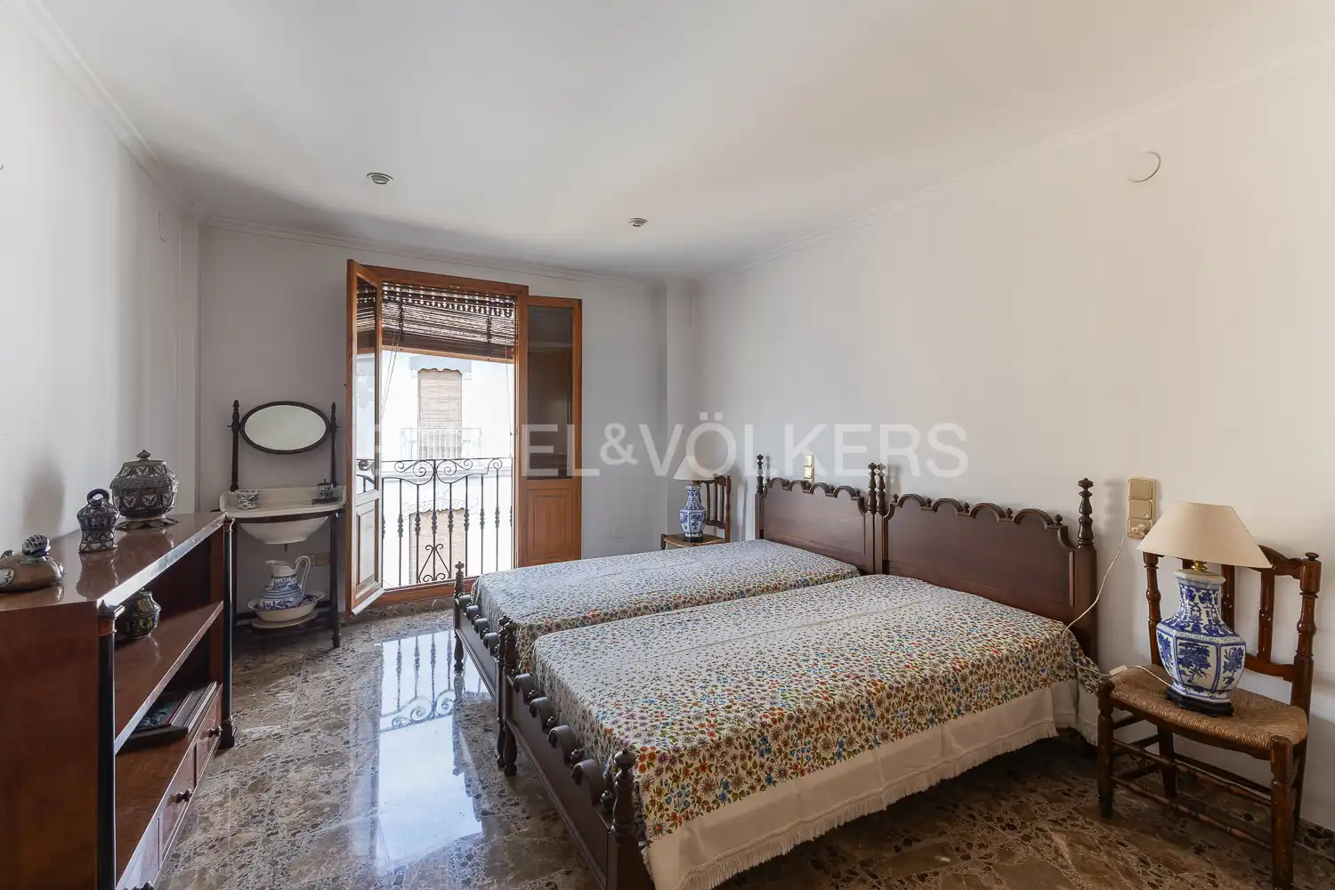 Piso con terraza en alquiler en Calle Sant bernat i les germanes, imagen 13