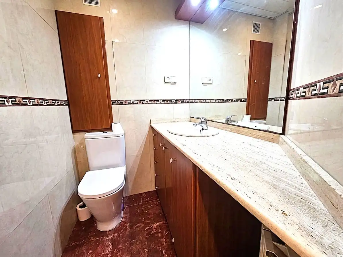 Bathroom of Attic for sale in Terrassa  with Air Conditioner, Heating and Parquet flooring