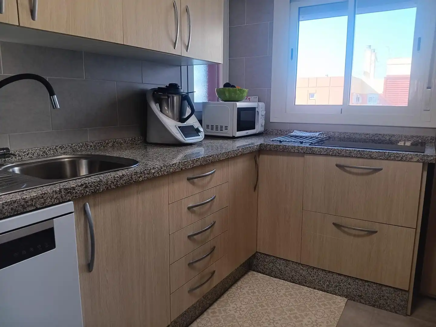 Kitchen of Flat for sale in Sevilla  with Air Conditioner, Parquet flooring and Terrace