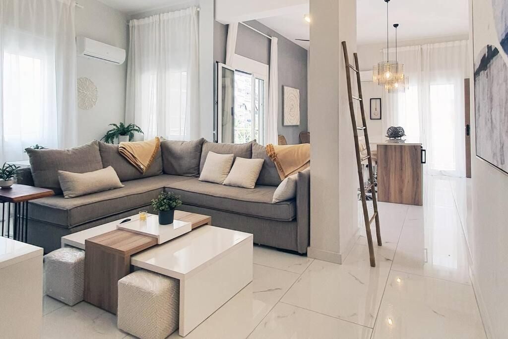 Sala d'estar de Pis de lloguer en  Tarragona Capital amb Aire condicionat, Moblat i Es permeten mascotes