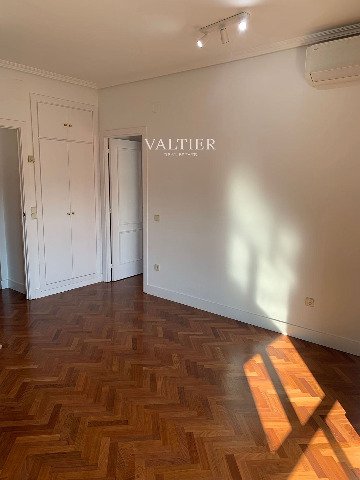 Dormitori de Pis de lloguer en  Madrid Capital amb Aire condicionat, Piscina i Piscina comunitària