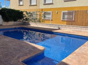 Maisonette mit Pool zur Miete in Calle Calle de Beniarjó