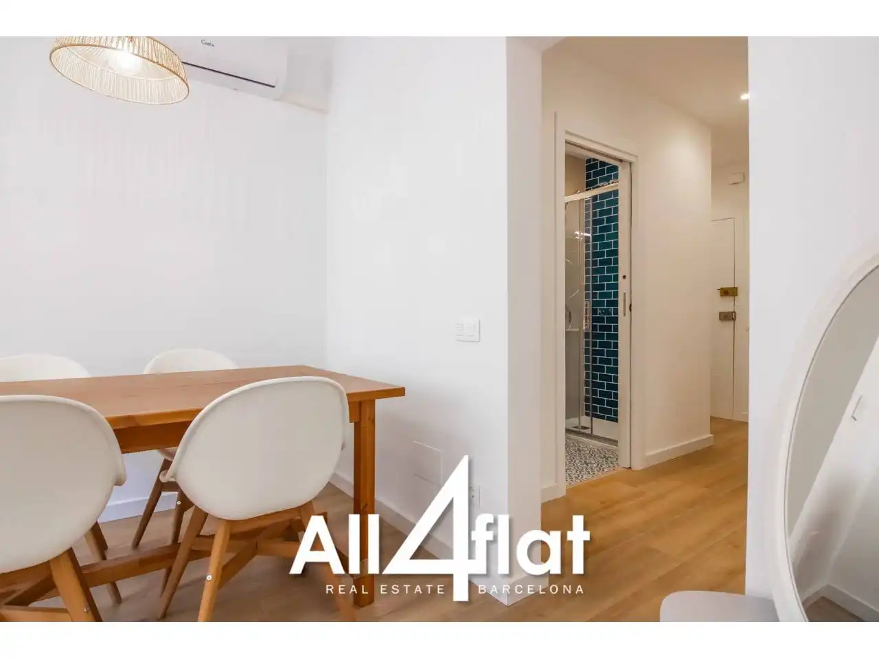 Bedroom of Flat for rent in Barcelona  with Air Conditioner and Alarm