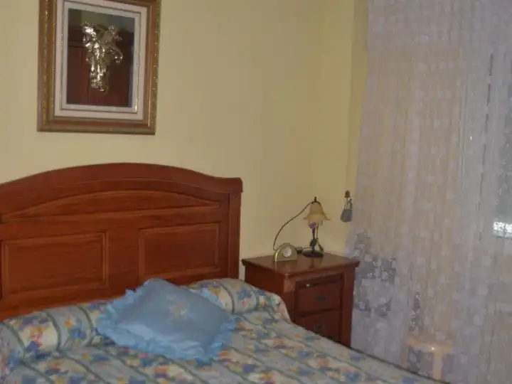 Schlafzimmer von Wohnung zur Miete in  Huelva Capital mit Klimaanlage und Balkon