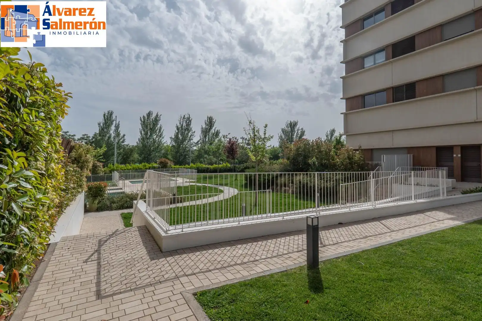 Terrassa de Pis en venda en Granada amb Moblat i Piscina comunitària