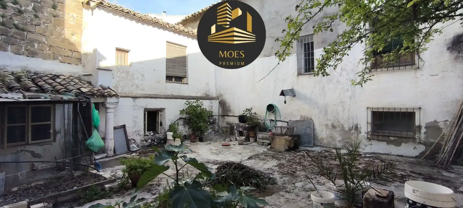 Vista exterior de Casa o chalet en venta en Úbeda con Terraza, Trastero y Balcón