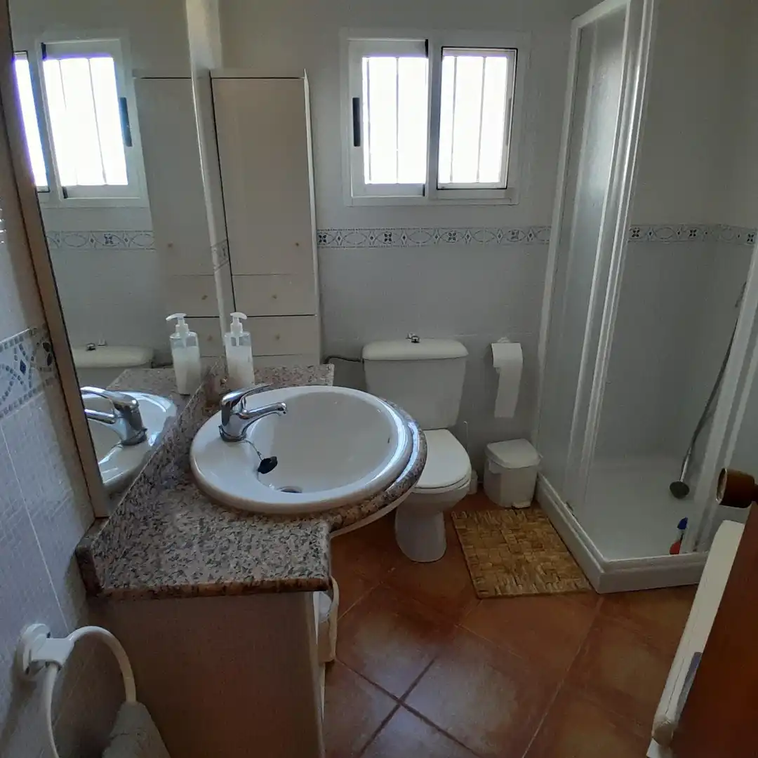 Bany de Casa o xalet en venda en Yecla amb Jardí privat, Traster i Moblat