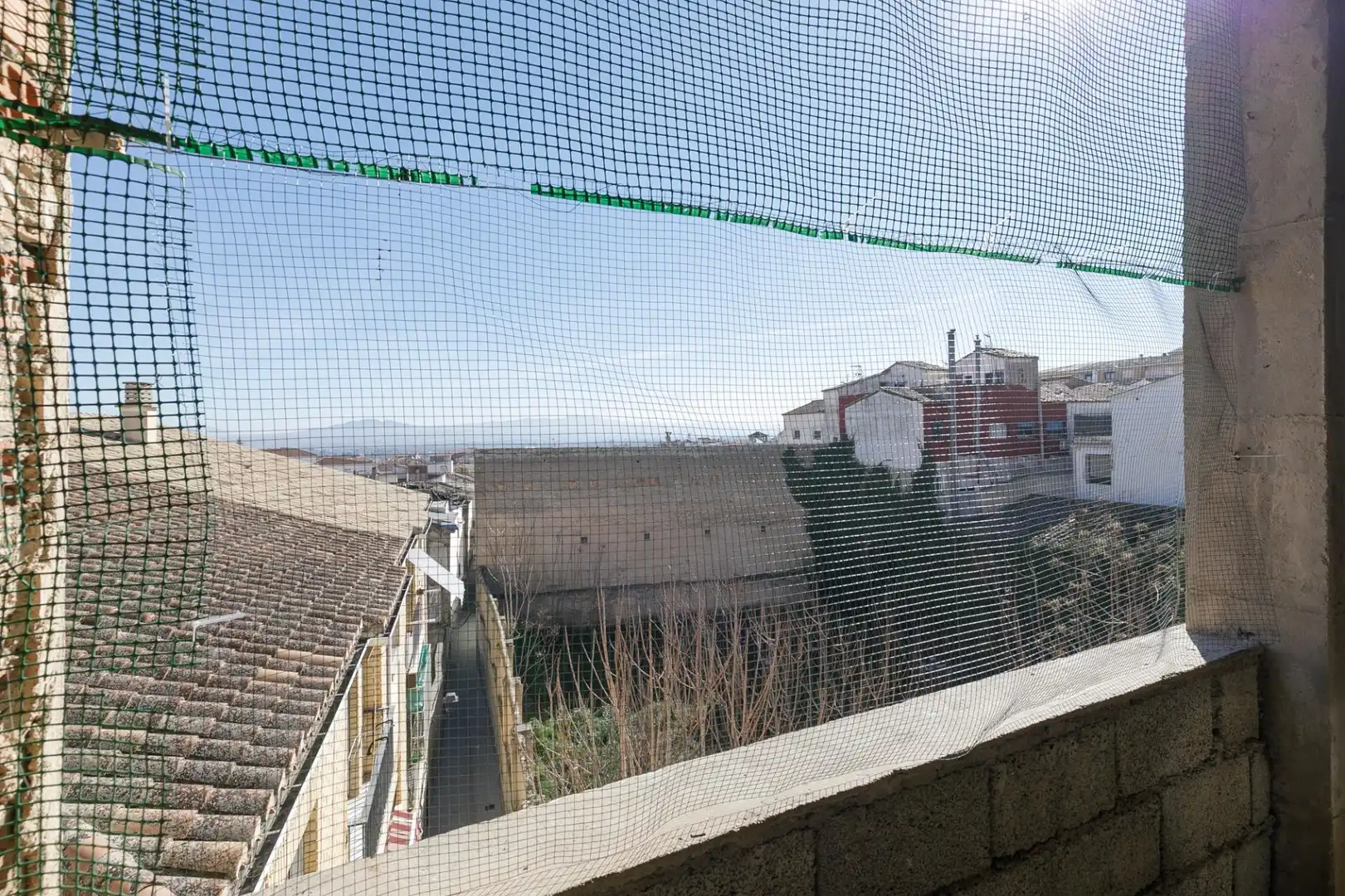 Vista exterior de Edificio en venta en Baza