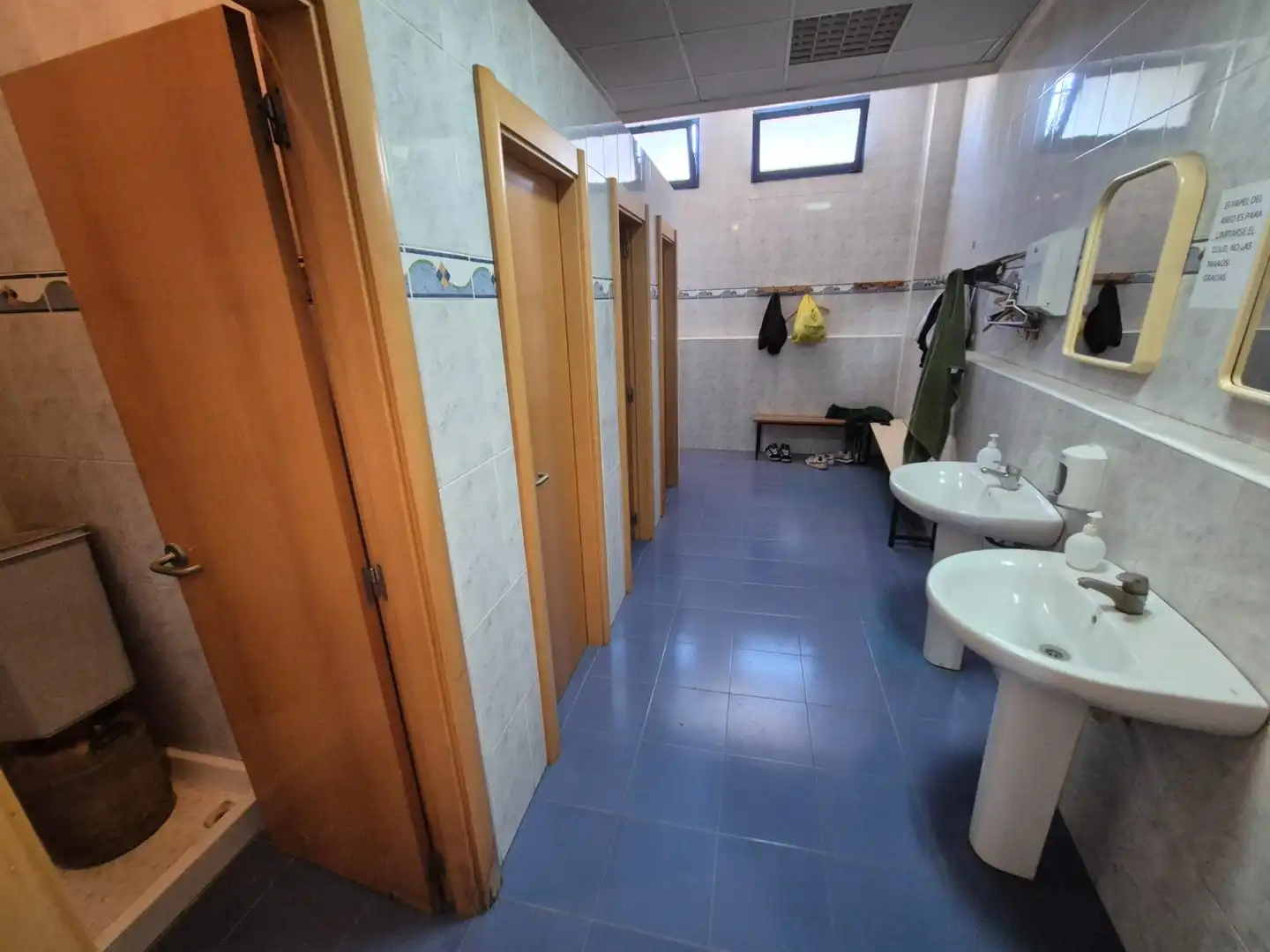 Badezimmer von Fabrikhallen zur Miete in Elda
