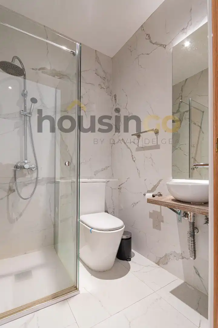 Badezimmer von Wohnung zur Miete in Madrid mit Klimaanlage, Heizung und Möbliert