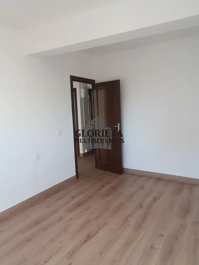 Habitación de Piso en venta en Vigo  con Calefacción, Terraza y Trastero