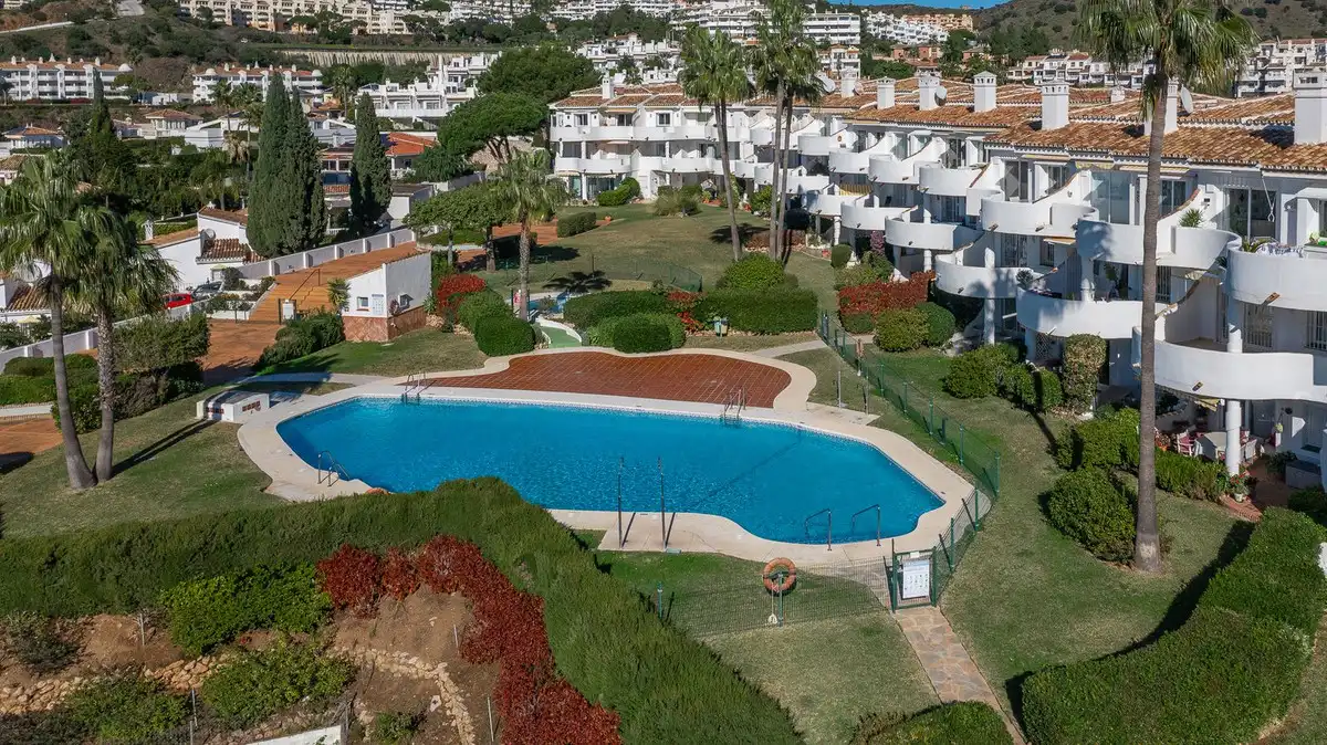 Jardín de Piso en venta en Mijas con Terraza y Piscina