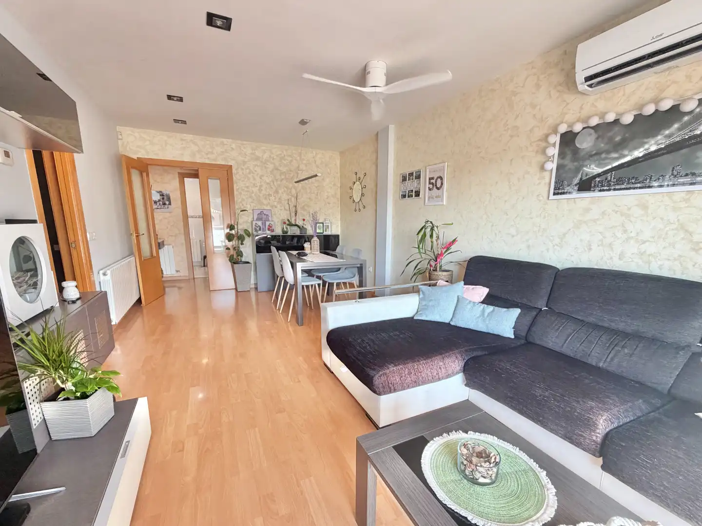 Sala d'estar de Pis en venda en Sant Martí Sarroca amb Calefacció, Parquet i Terrassa