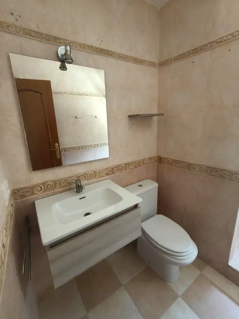 Bany de Pis de lloguer en Granada amb Aire condicionat, Rentadora i Microones