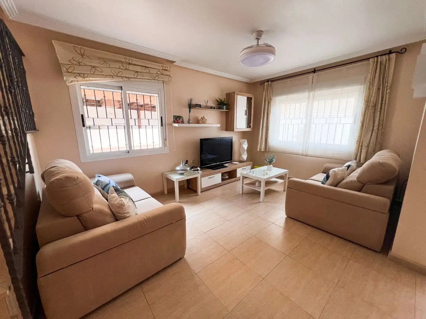 Sala de estar de Casa adosada en venta en Pilar de la Horadada con Aire acondicionado, Calefacción y Terraza