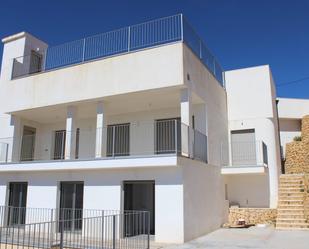 Vista exterior de Casa o xalet de lloguer en El Campello amb Aire condicionat, Calefacció i Jardí privat