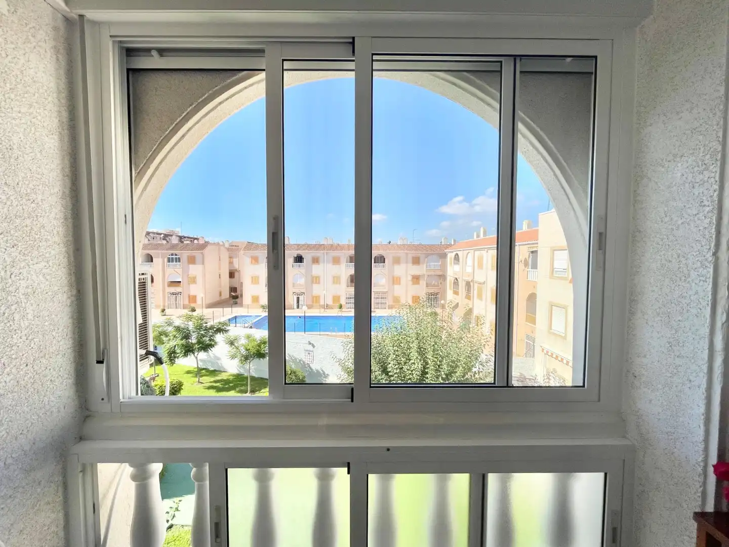 Terrassa de Pis de lloguer en Torrevieja amb Calefacció, Piscina i Moblat