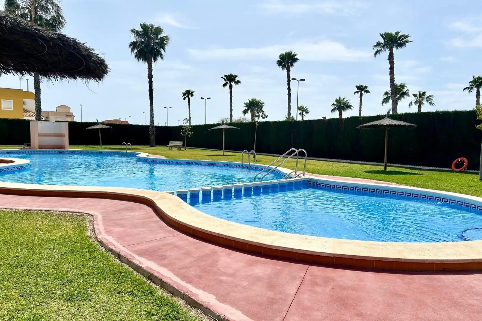 Piscina de Casa o xalet en venda en Torrevieja amb Aire condicionat, Jardí privat i Terrassa