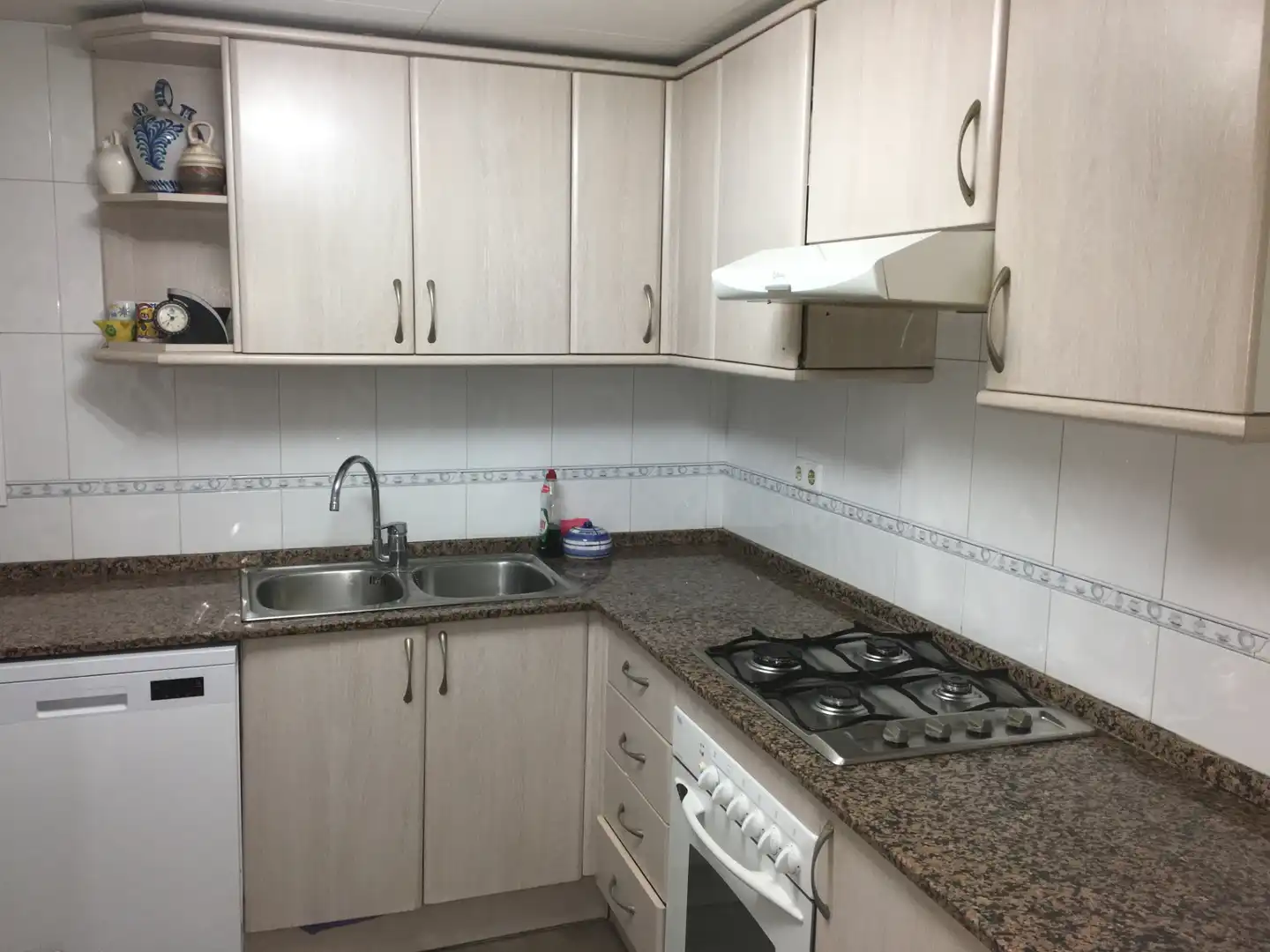 Cocina de Piso en venta en Pineda de Mar con Calefacción, Jardín privado y Trastero