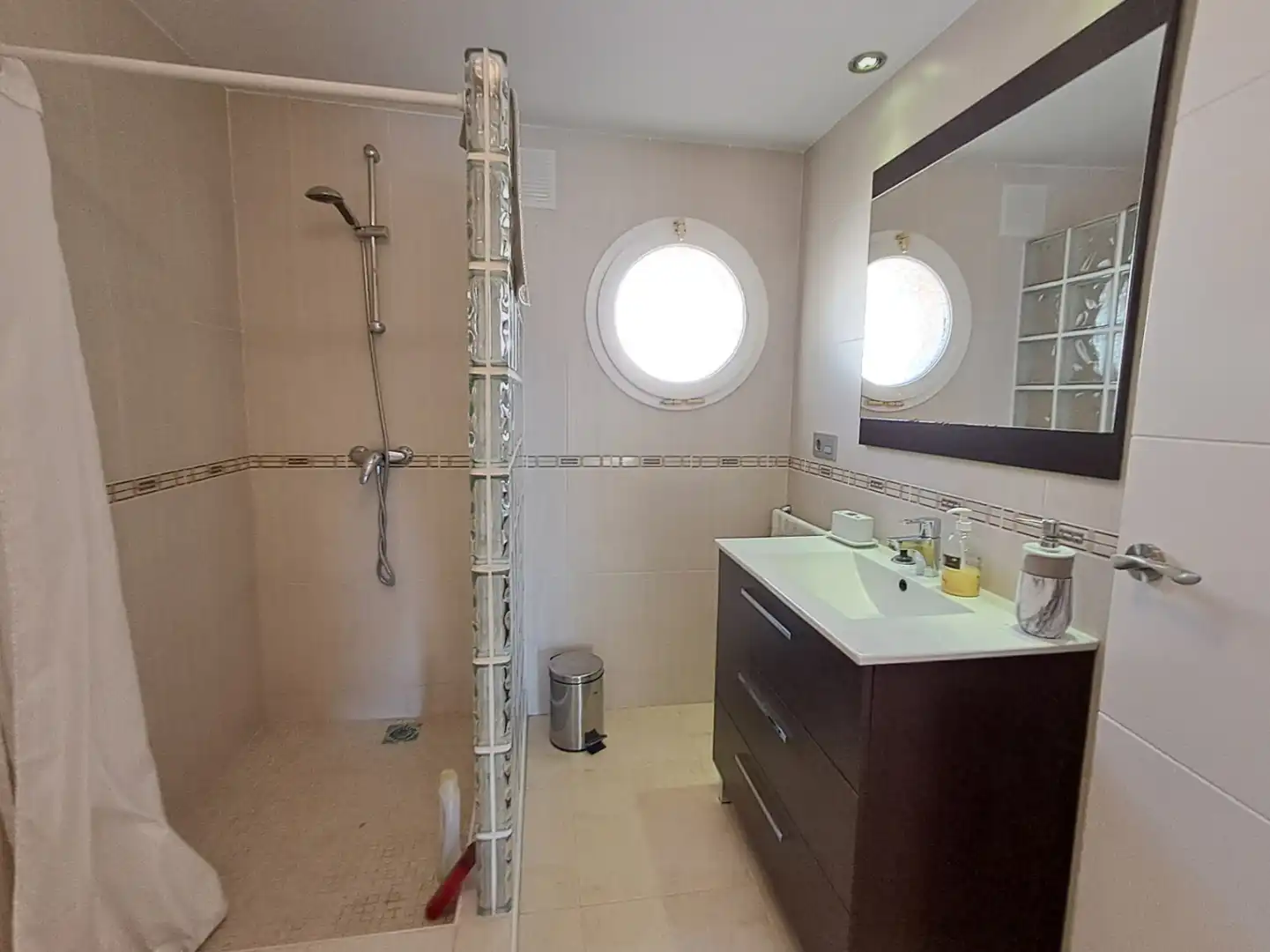 Baño de Casa o chalet de alquiler en L'Alfàs del Pi con Aire acondicionado, Calefacción y Jardín privado