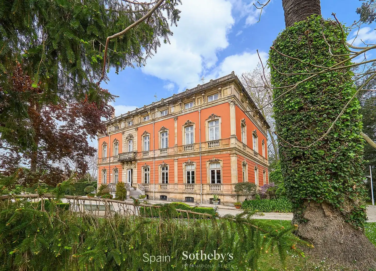 Vista exterior de Casa o xalet en venda en Gijón  amb Calefacció, Jardí privat i Terrassa