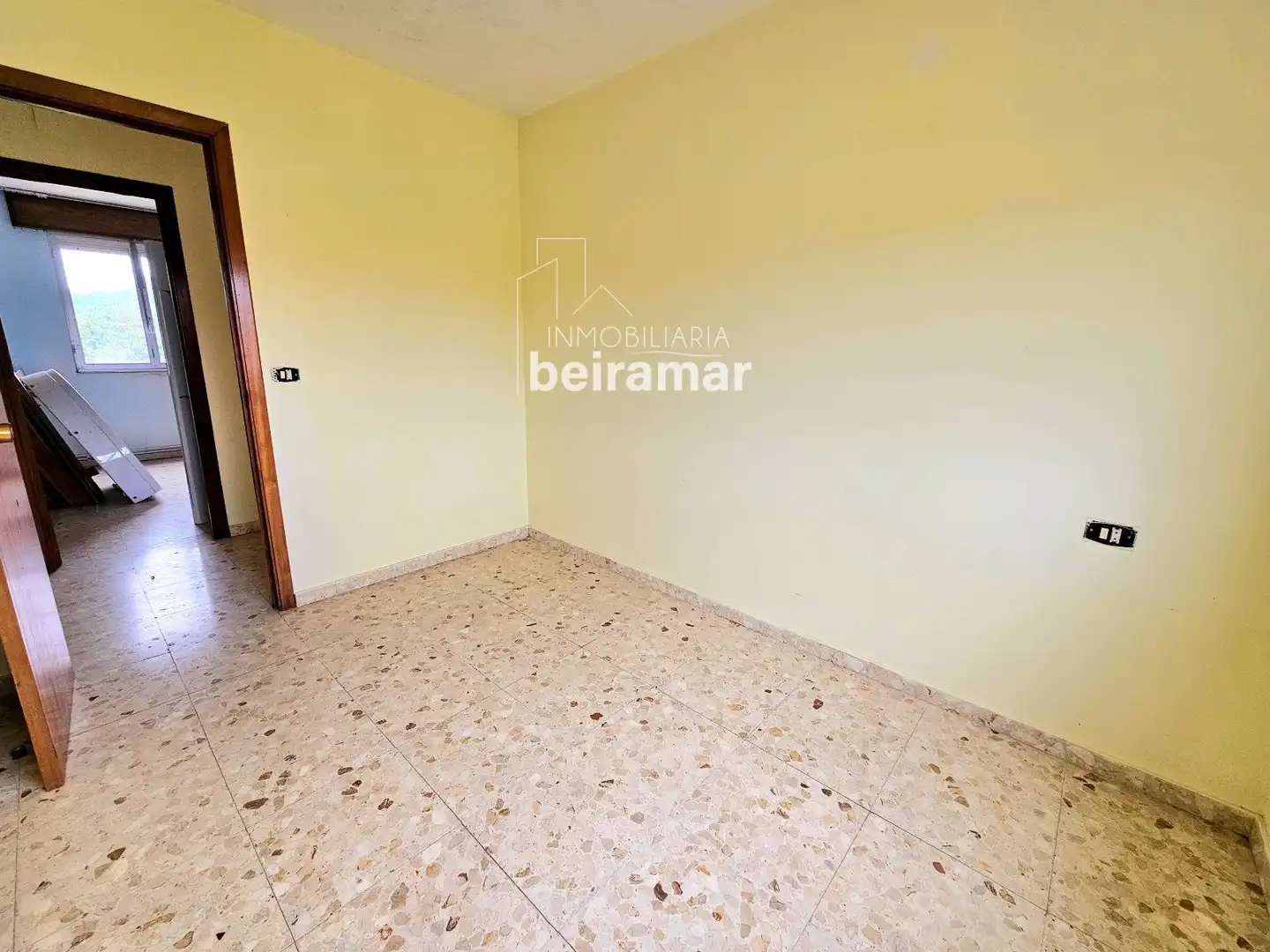 Habitación de Piso en venta en Ribeira con Calefacción y Trastero