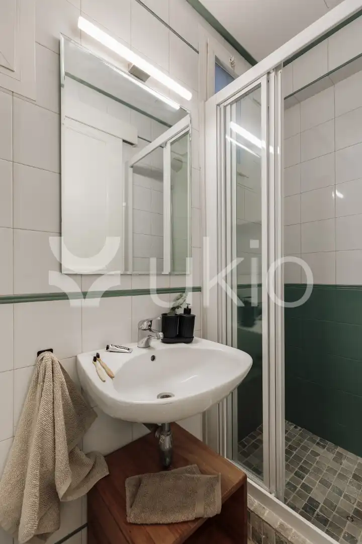 Bathroom of Apartments for rent in Barcelona  with Air Conditioner, Heating and Furnished