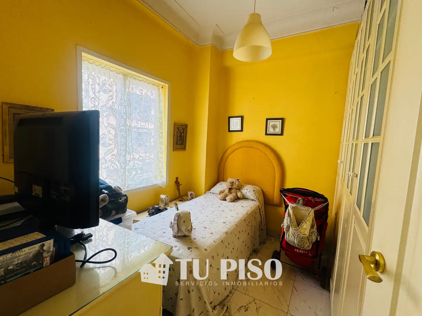 Dormitori de Pis en venda en Madrid amb Moblat i Balcó