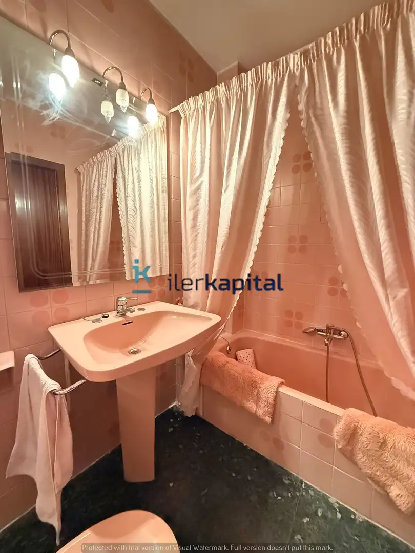 Badezimmer von Wohnung zum Verkauf in Lleida mit Klimaanlage und Heizung
