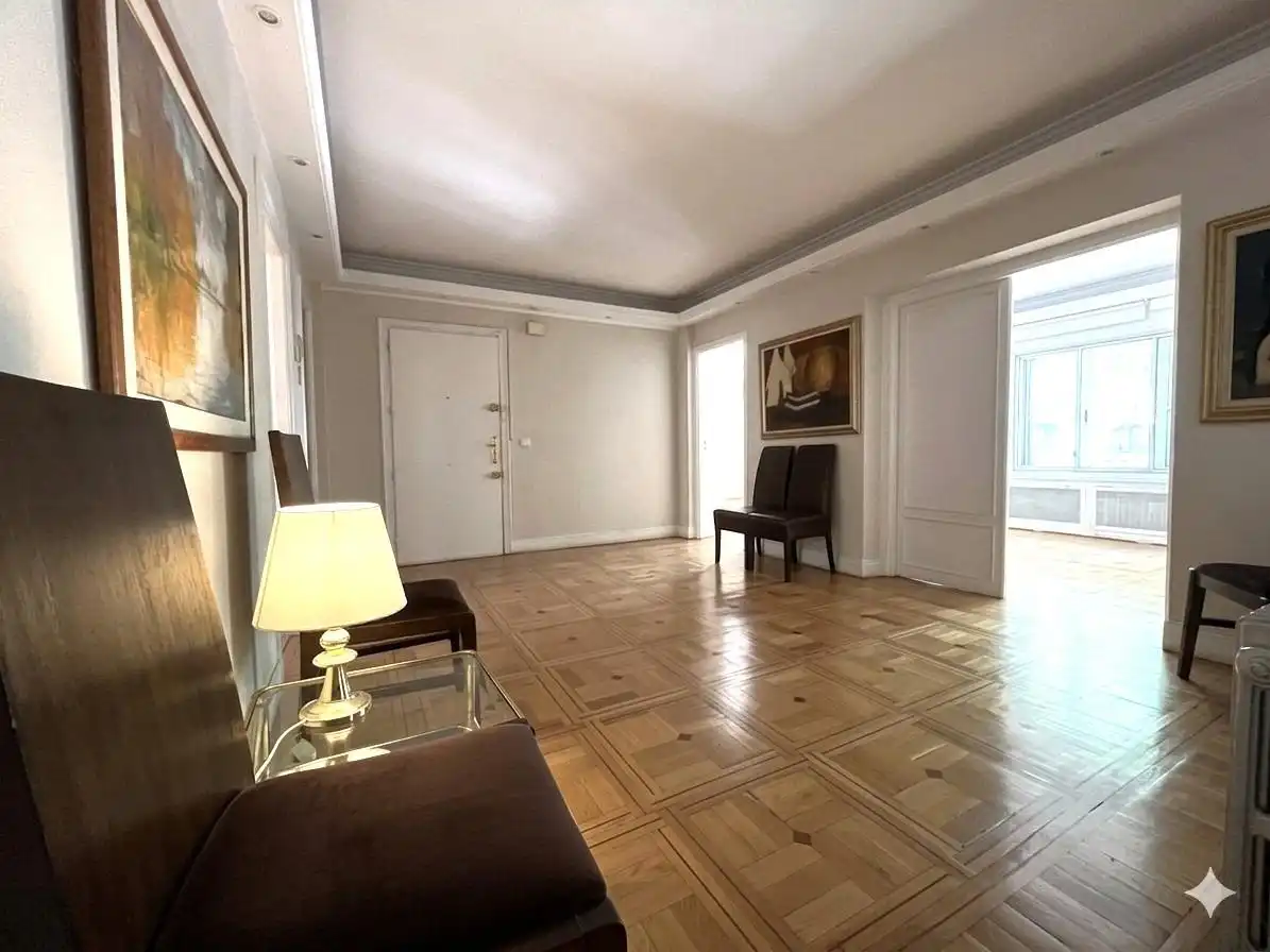 Sala d'estar de Pis en venda en Madrid amb Calefacció, Parquet i Traster