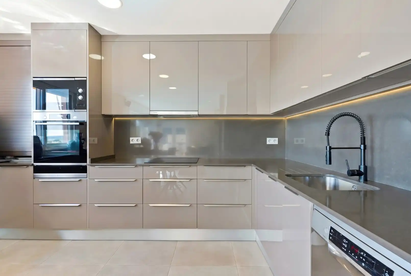Cocina de Ático en venta en Benahavís con Aire acondicionado, Terraza y Piscina